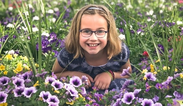 Girl_in_Garden